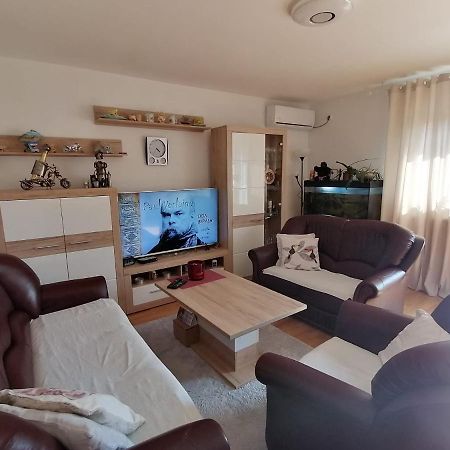 Airport Apartment Surčin Buitenkant foto