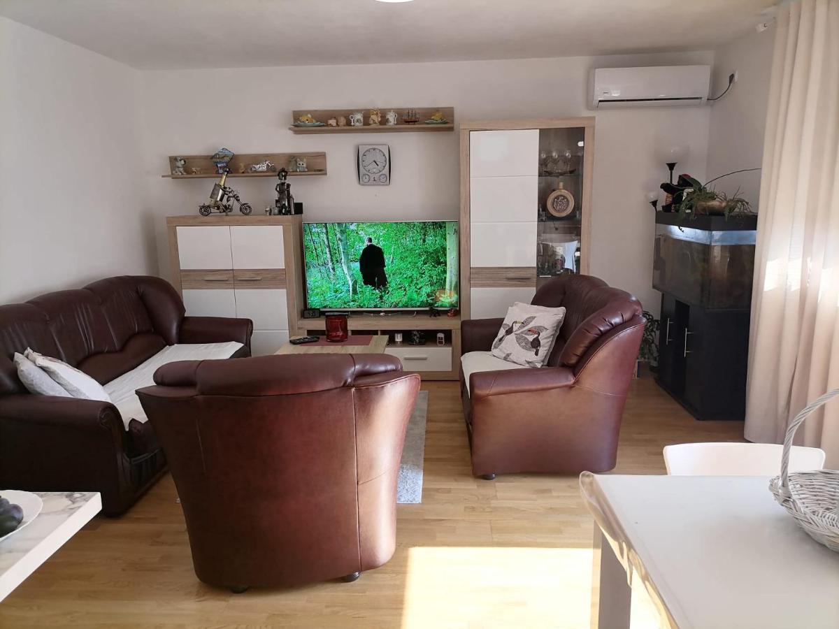Airport Apartment Surčin Buitenkant foto