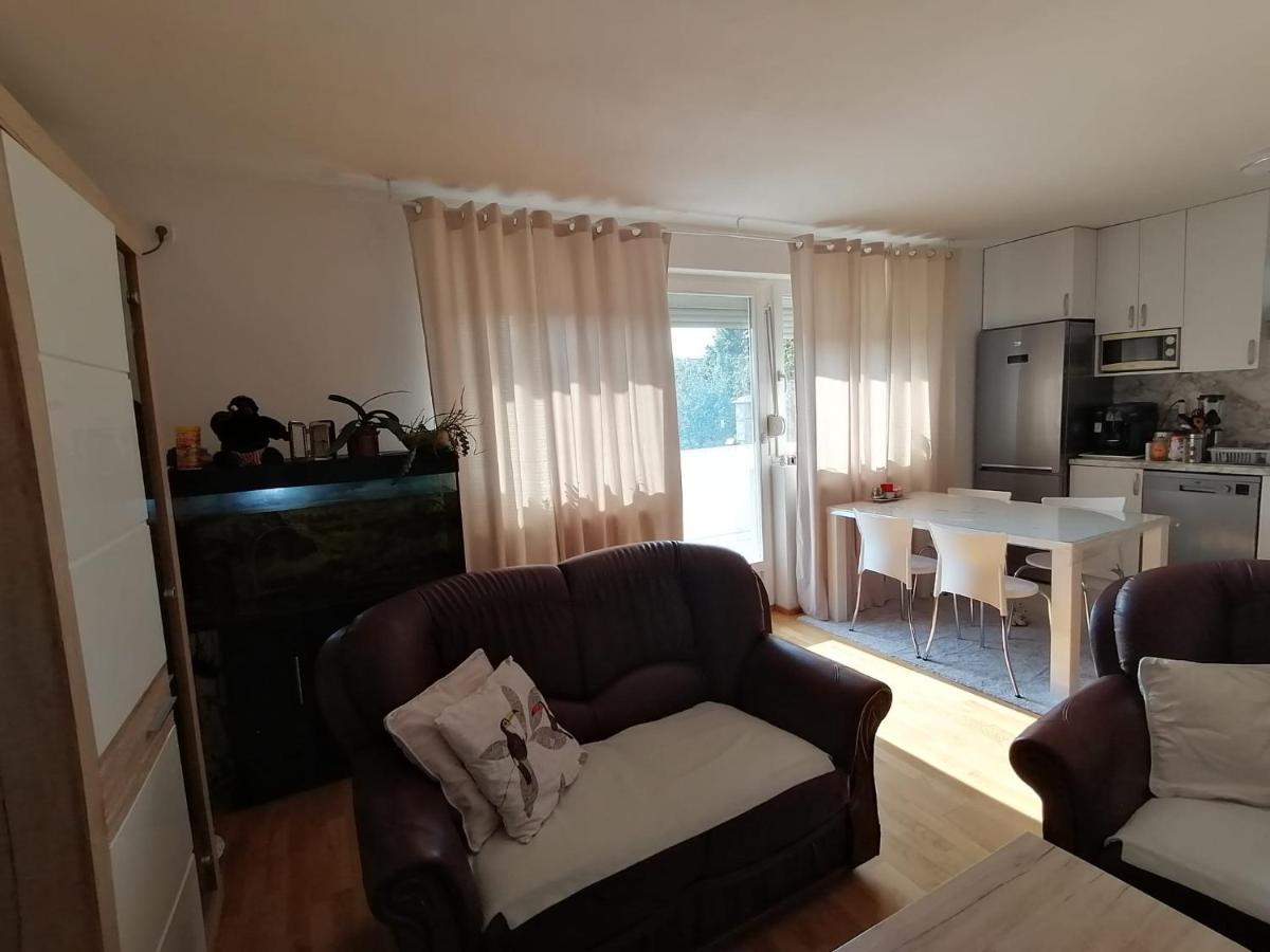 Airport Apartment Surčin Buitenkant foto