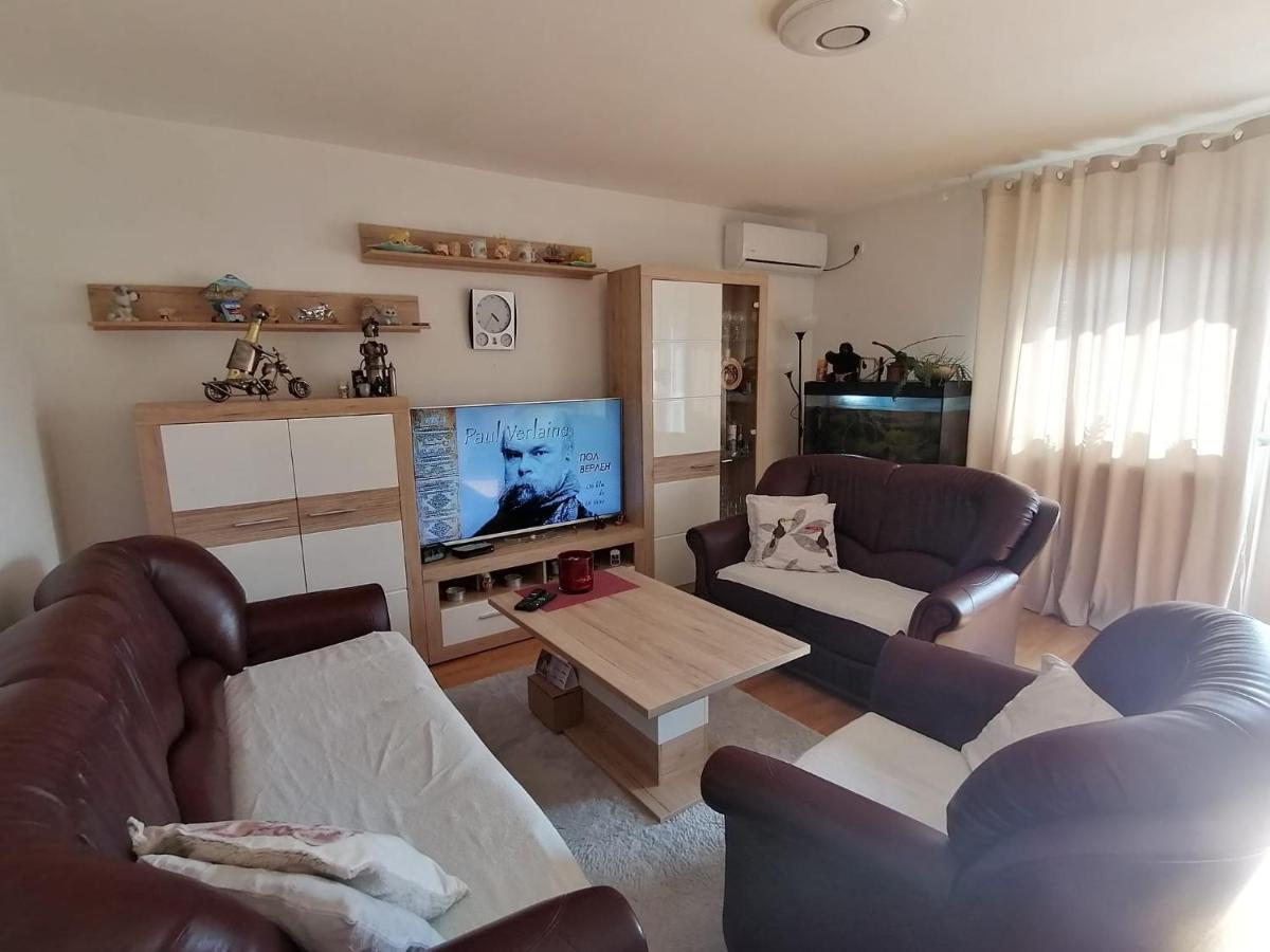 Airport Apartment Surčin Buitenkant foto